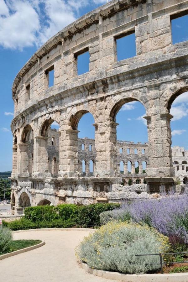 La Dolce Vita Luxury Apartments With Best Free Private Parking In City Center Pula Extérieur photo